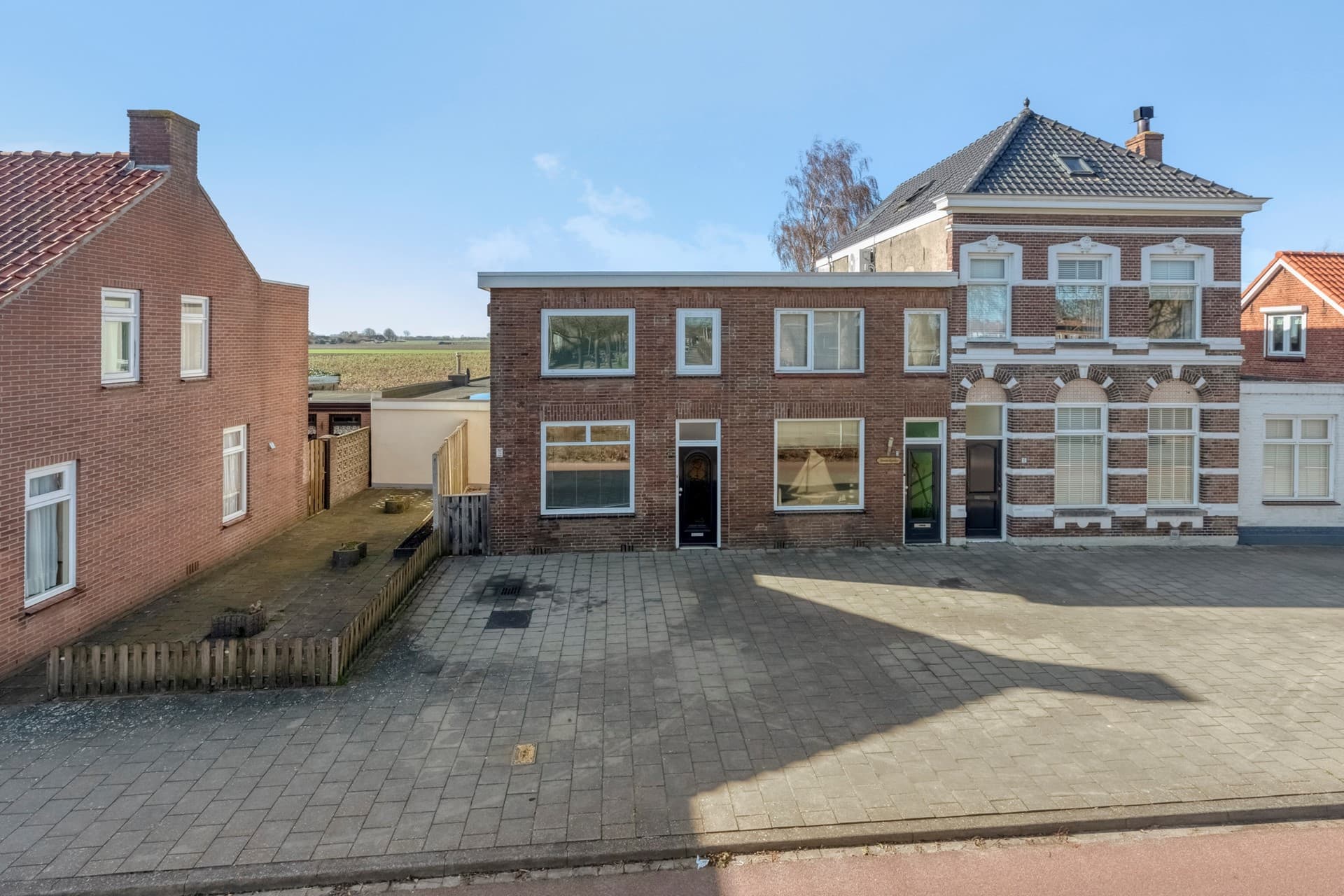 Burgemeester van Loonstraat 1, Steenbergen