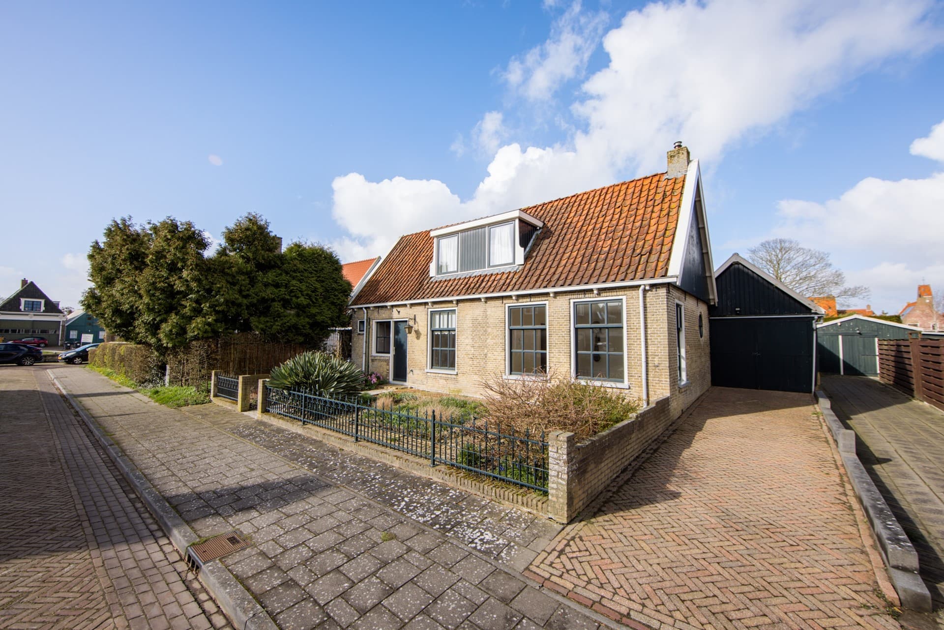Cynthia Lenigestraat 1, Makkum