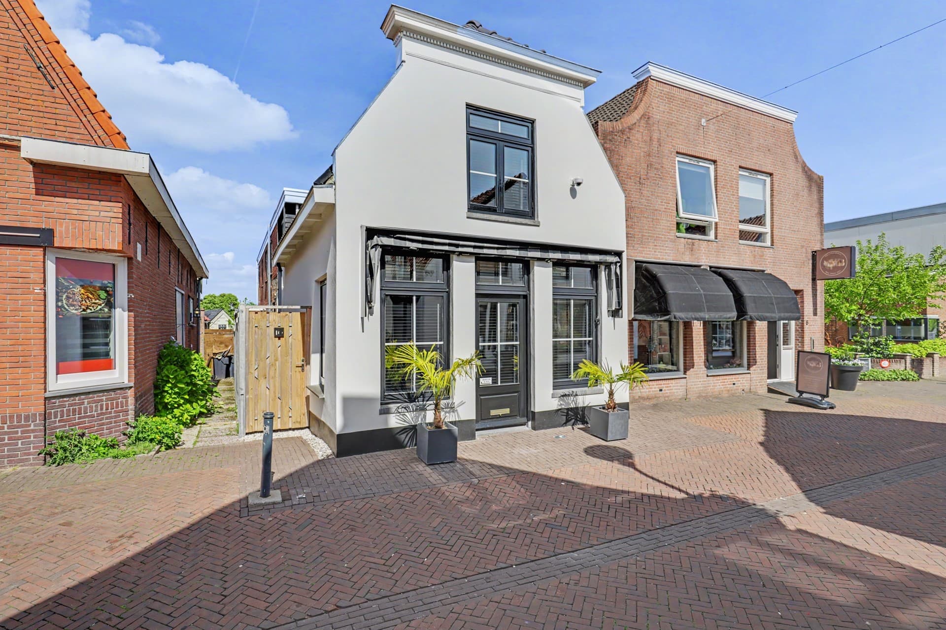 Kerkstraat 10, Strijen