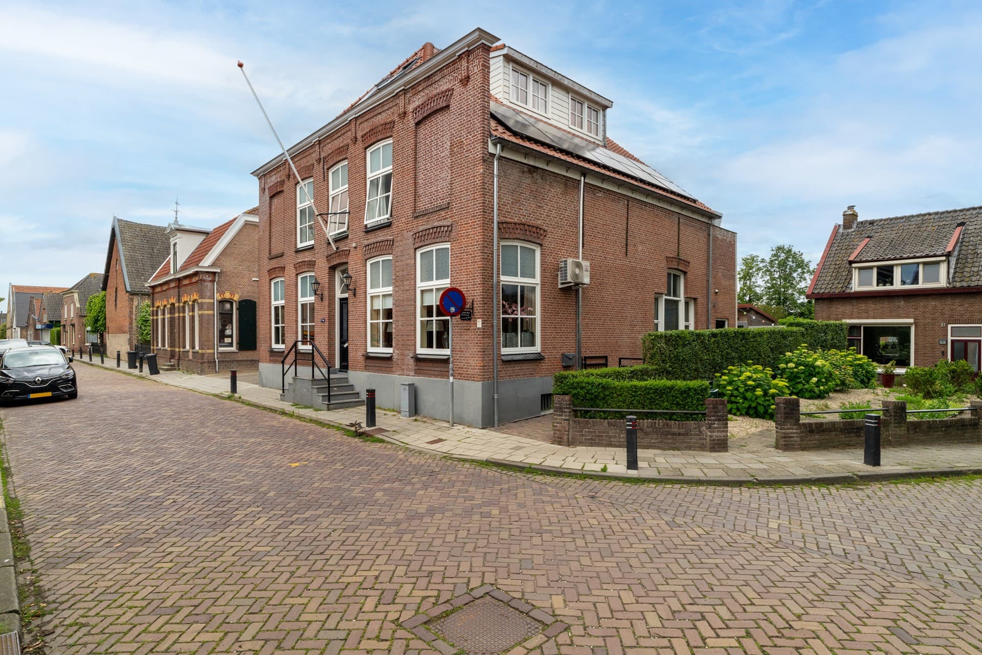 Kerkstraat 9, Almkerk