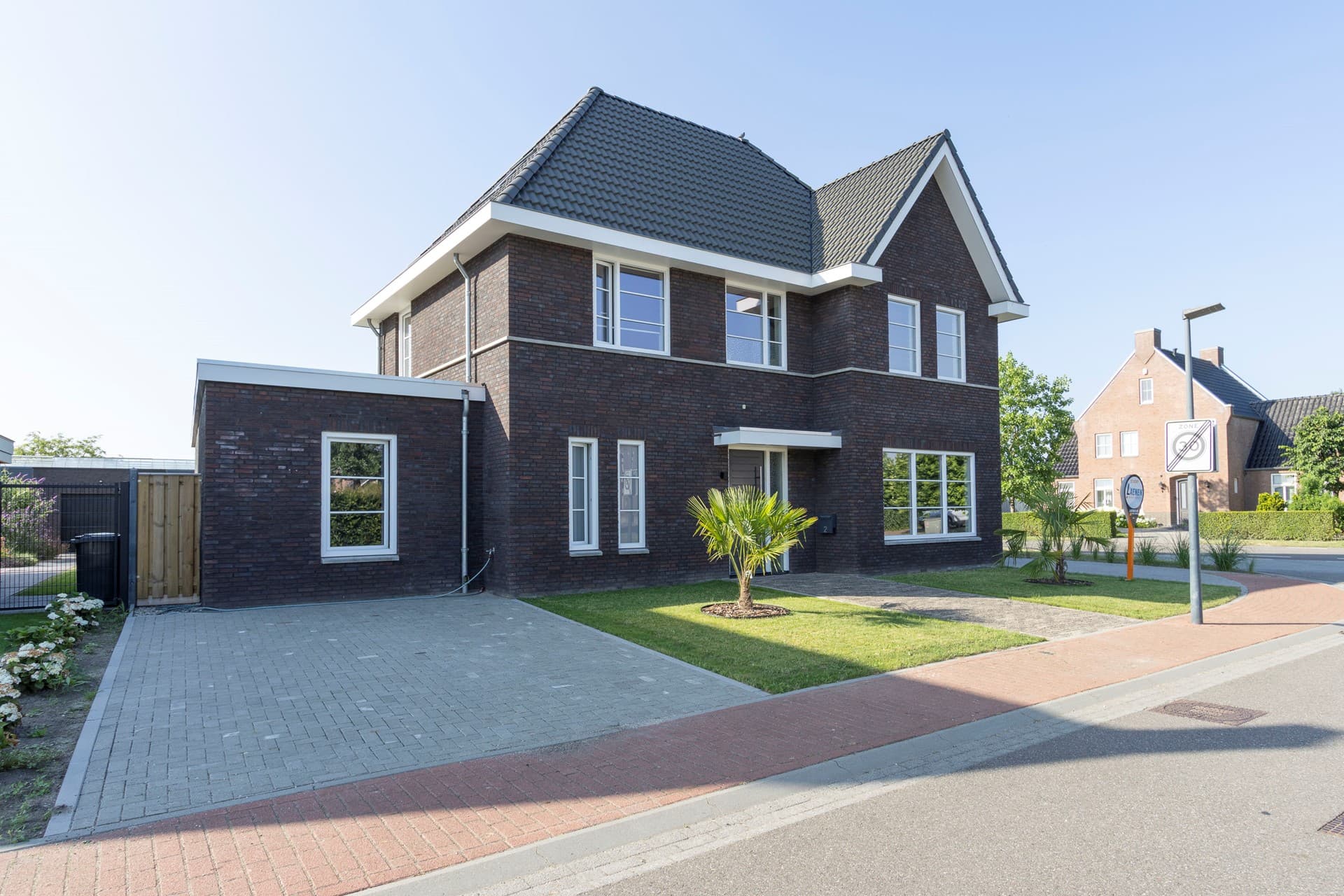 Teunestraat 2, Ell