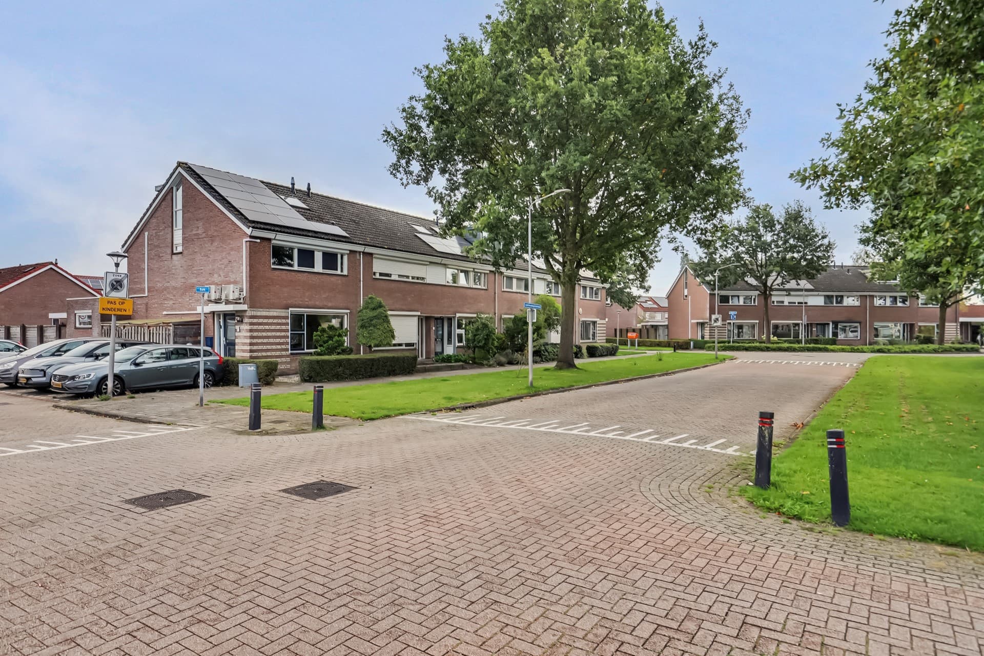 Van Esscheplantsoen 1, Strijen