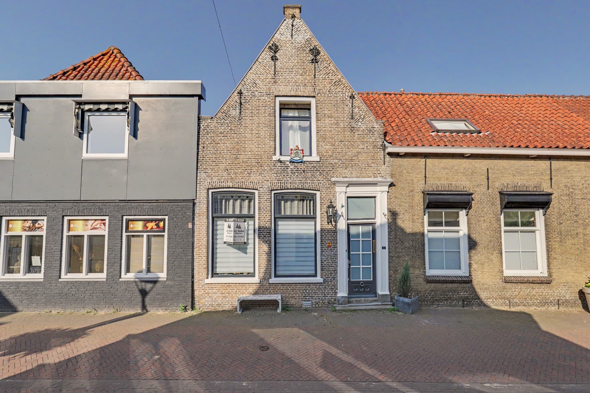 Kerkstraat 3, Strijen